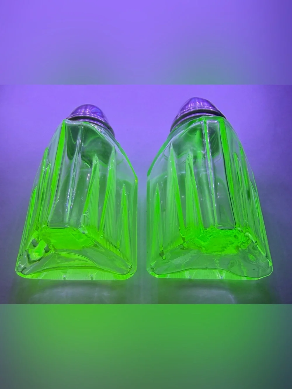 Art Deco Uranium Glass Vaseline Green Salt & Pepper Shakers W/ Caddy Antique - Picture 4 of 15